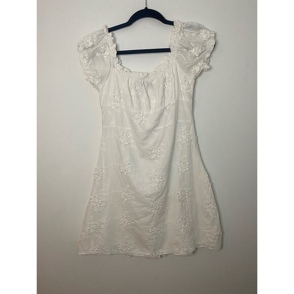 Kourt White Dress with Beautiful Floral Detail. 100% Cotton. Size Medium. - Picture 4 of 6